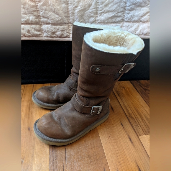 UGG Kensington Brown Leather Boots EUC - Picture 1 of 4